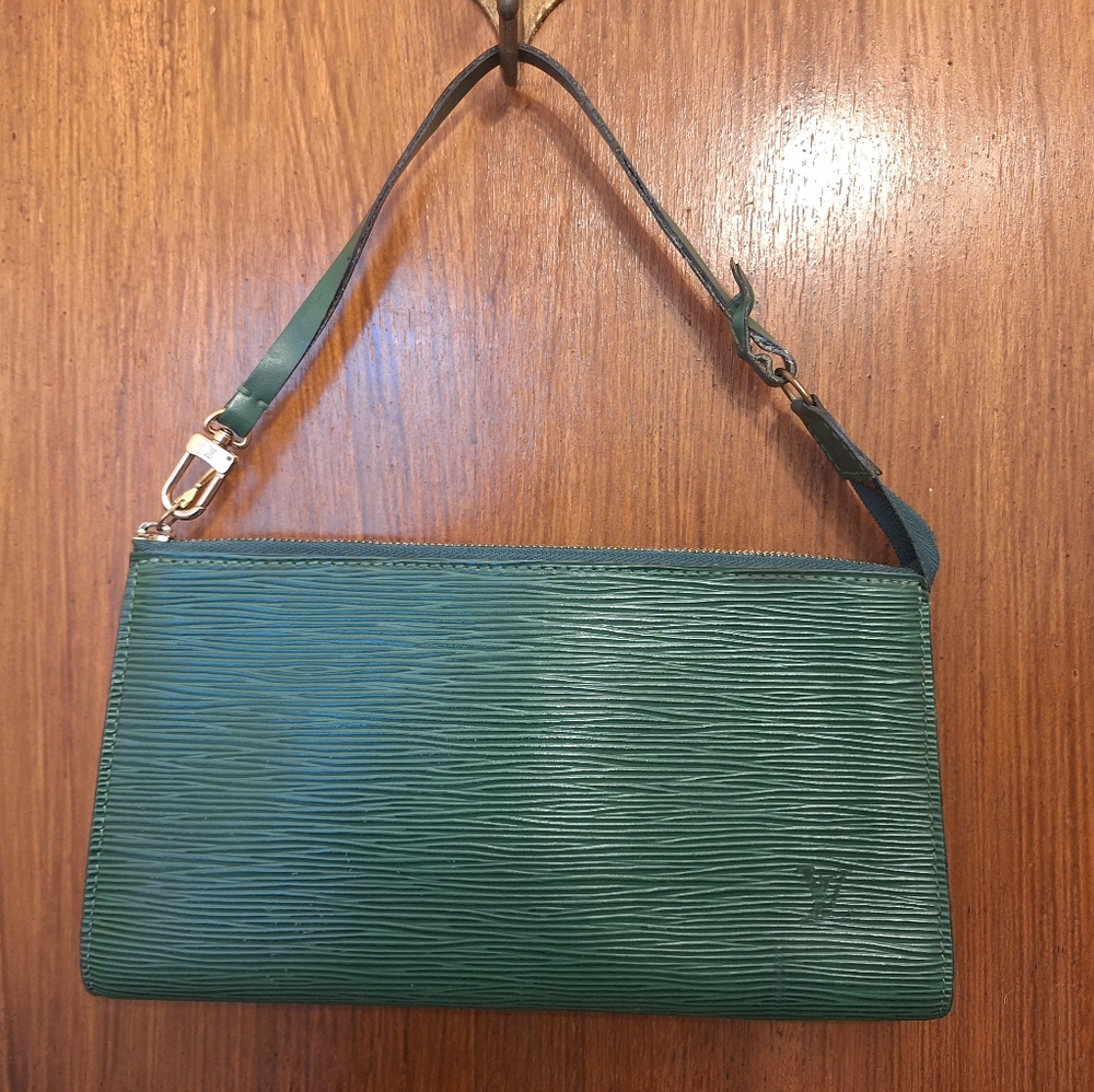 Louis Vuitton Pochette Epi Green 💚 Vintage